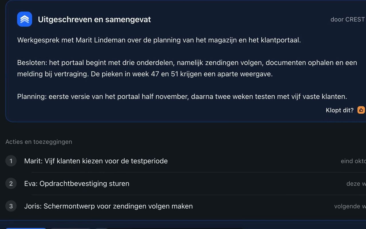 Een uitgeschreven gesprek met samenvatting en acties (demogegevens)